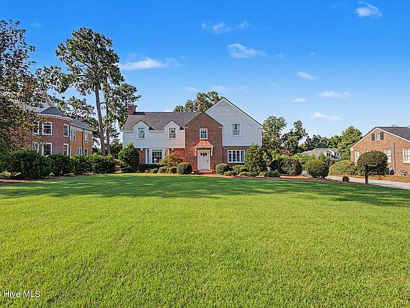 2nd image of 2521 Walton Way