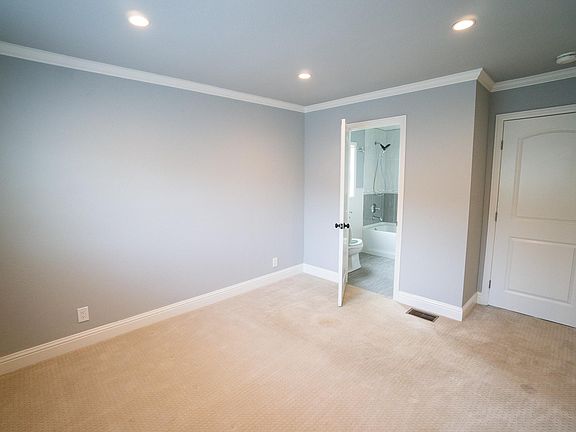 4th image of 538 Fuller Ave