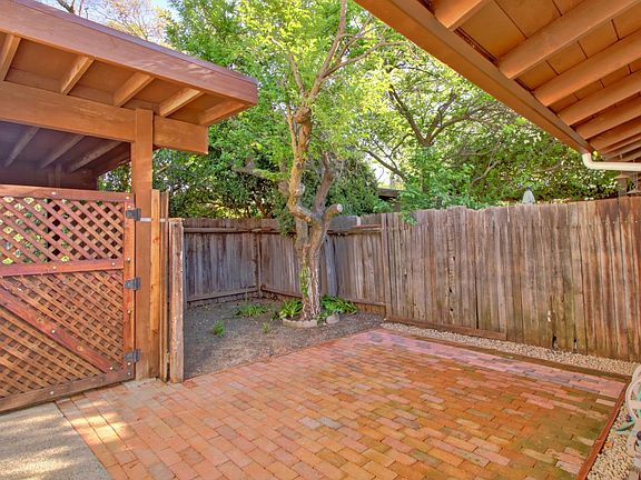 3rd image of 2526 Overhill Ln