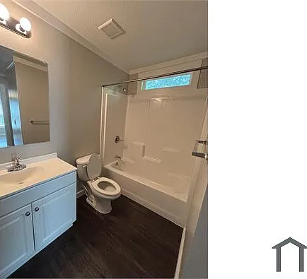 3226 Elgin St — Photo 7