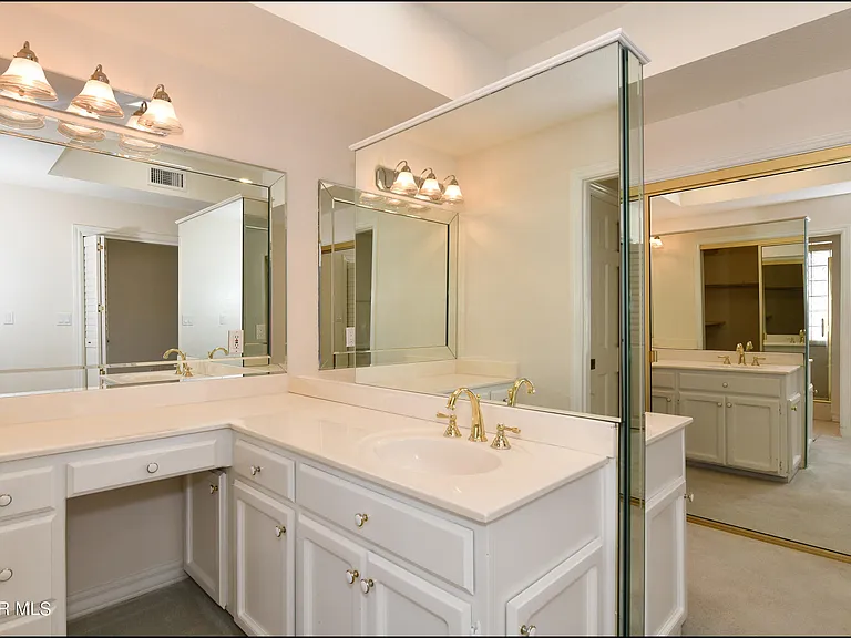 1004 Los Jardines Cir — Photo 23