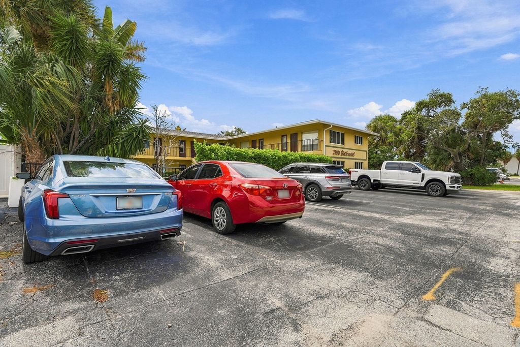 2190 SE 5TH Street #5-B, photo 4
