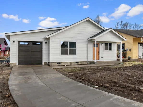 426 Rogue River Pkwy, Talent, OR 97540