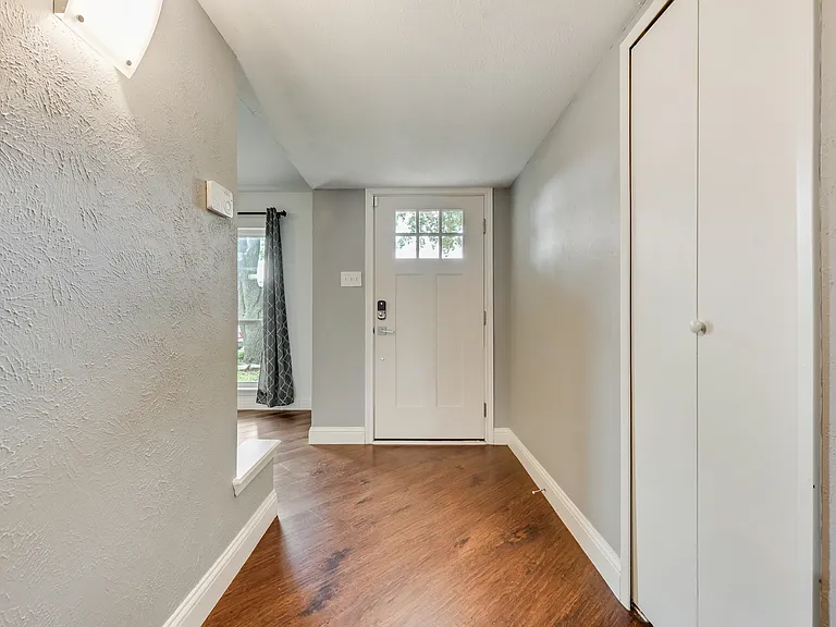 4924 Wagner Dr — Photo 4