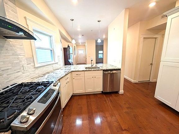 4th image of 21 Bailey St #1