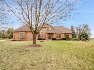 6 Oak Creek Dr, Yorkville, IL