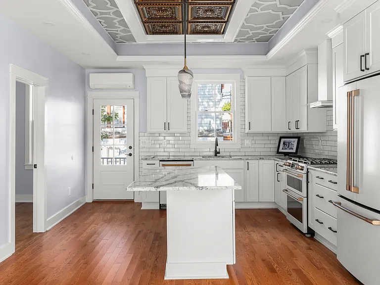 526 State St — Photo 10