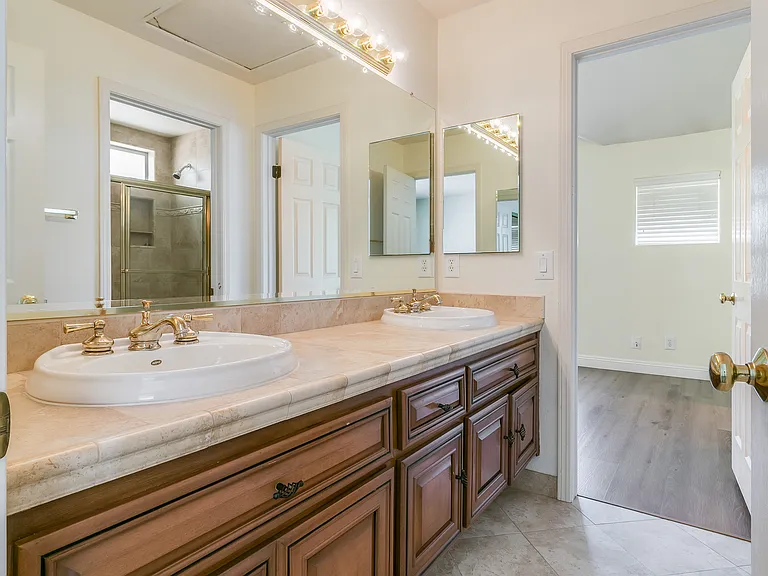 24241 Rue De Cezanne — Photo 20