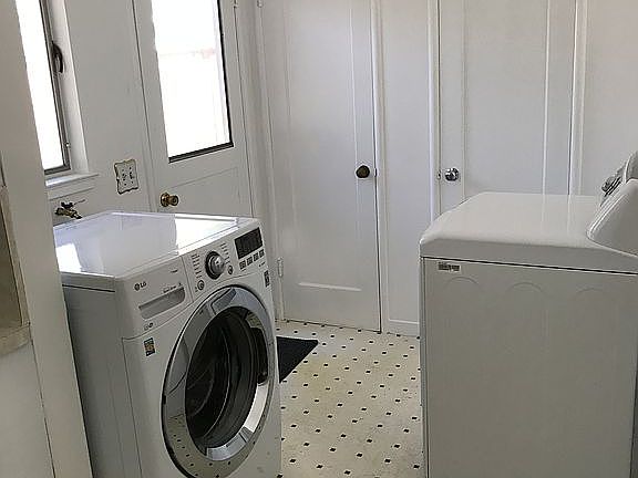 2nd image of 2865 Waverley St