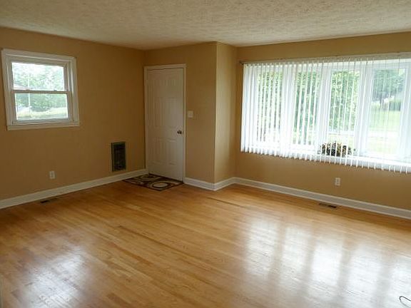 4th image of 165 Kingsley Ave