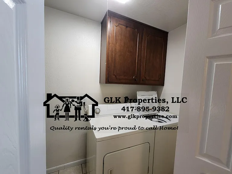 302 N Burton Ave — Photo 5