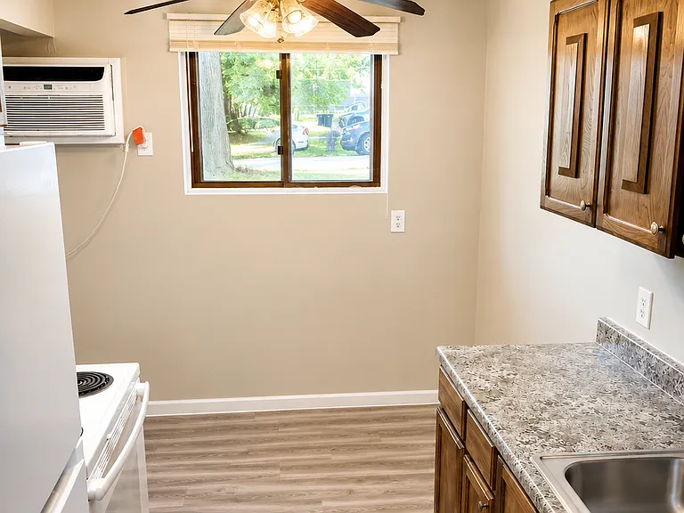 1630 Marion St #1 — Photo 7