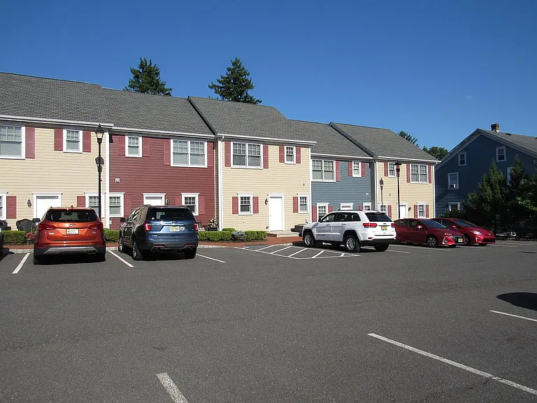Village Green At Annandale — Photo 5