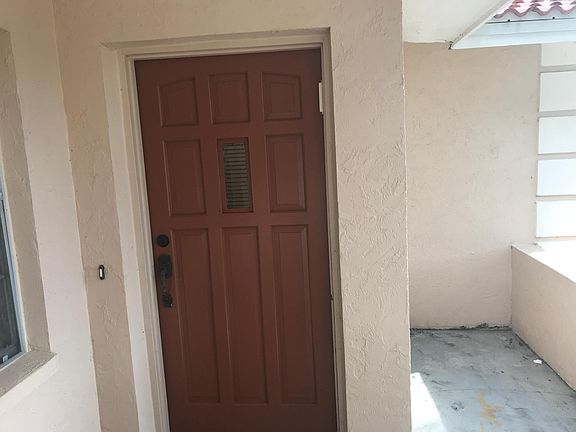 4th image of 2967 Captiva Dr