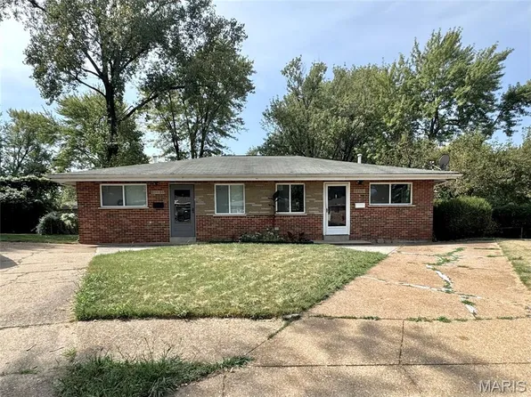 10136 Douglas Ct, Saint Ann, MO 63074