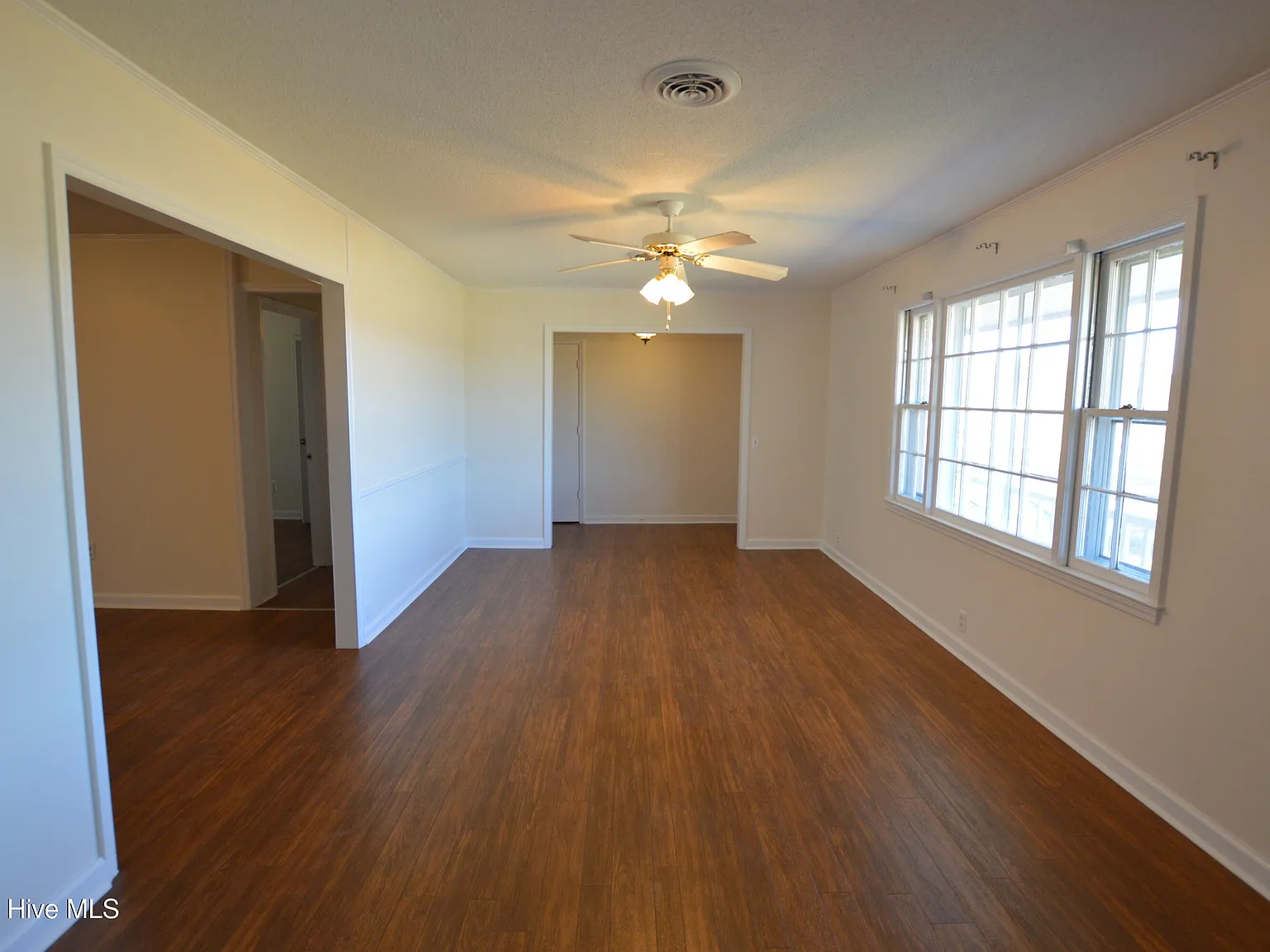 4 bed, 2.5 bath, $1,600 — Photo 3