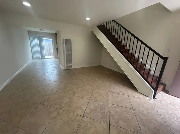 7822 Newman Ave Unit B, Huntington Beach, CA 92647