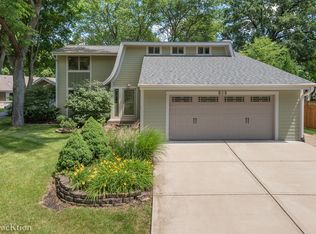 808 Heatherton Dr, Naperville, IL