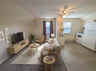 42 Leeper St #2, Saint Catharines, ON L2S 2N2
