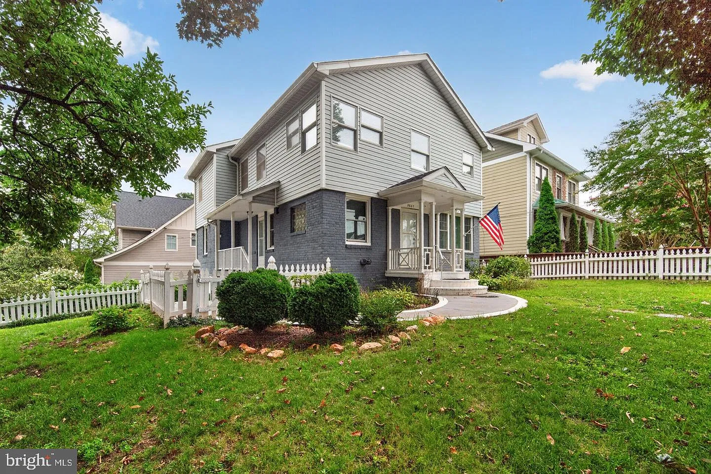 3 bed, 4.0 bath, 2707 sqft, $5,400 — Photo 1