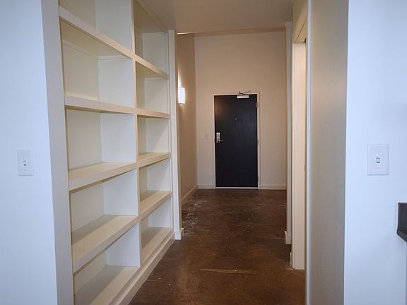 4th image of 1300 E 6th St #207