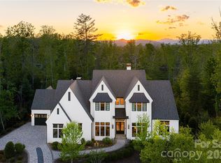 6 Stansbury Dr, Asheville, NC 28803