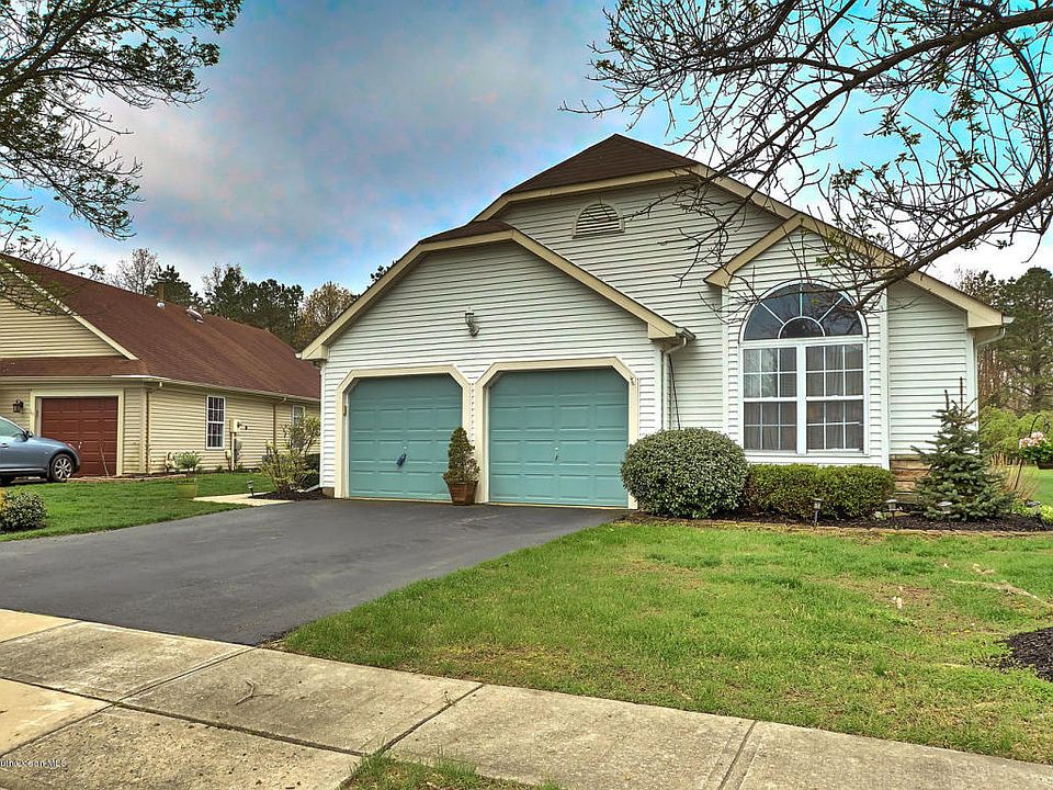 1st image of 2366 Woodbine Ln
