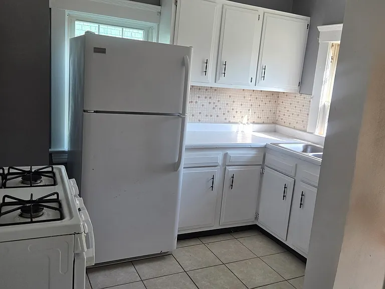 1737 Avalon Rd — Photo 2