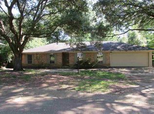 1215 Ferncrest Dr, Jackson, MS 39211
