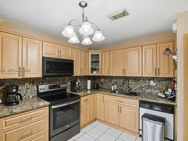13741 SW 160th Ter — Photo 13