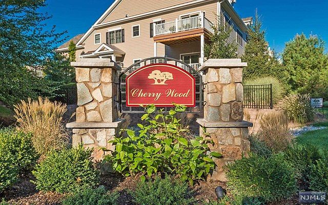 1st image of 46 Cherrywood Ct #6007