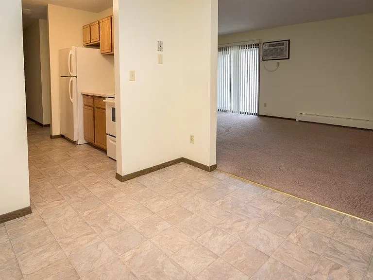 Silver Oaks Court Apartments — Photo 25