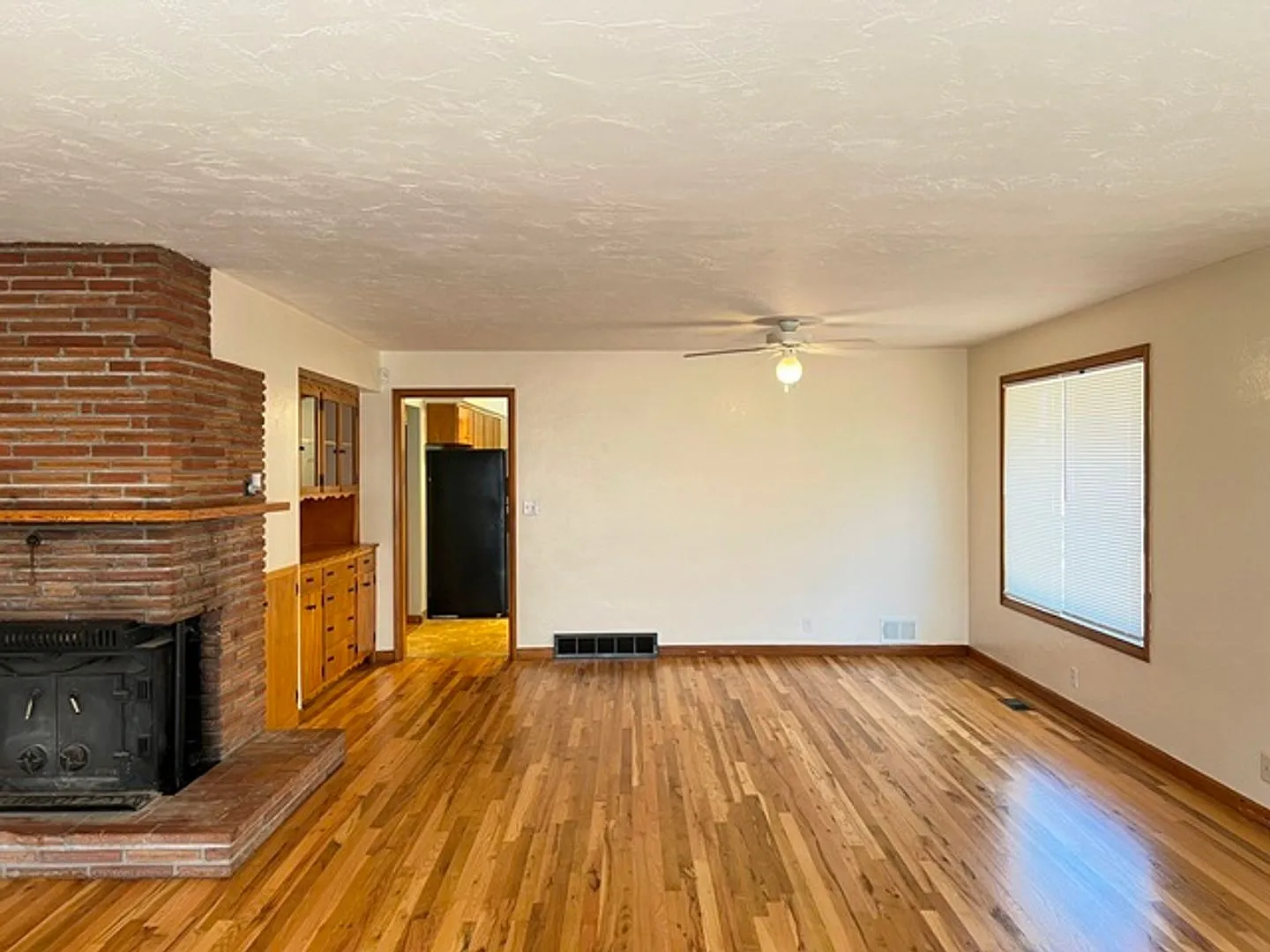 3Bd/2Ba Single Story House - Available to View! — Photo 4