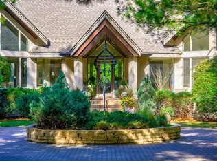 1 Capaul Woods Ct, North Oaks, MN 55127