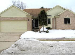2100 Brinston Dr, Troy, MI