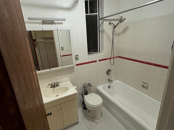 2nd image of 825 Geary St #101