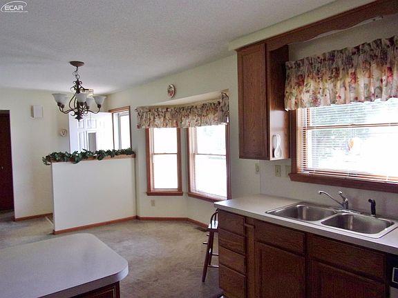 3rd image of 7470 Country Meadow Dr