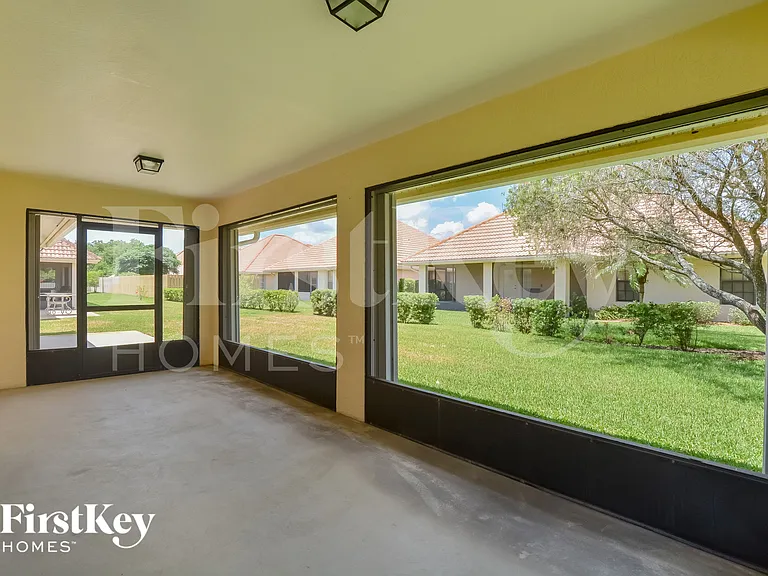 1655 James Cir — Photo 8