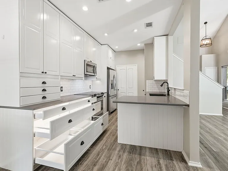 Soft close and inner drawer lighting