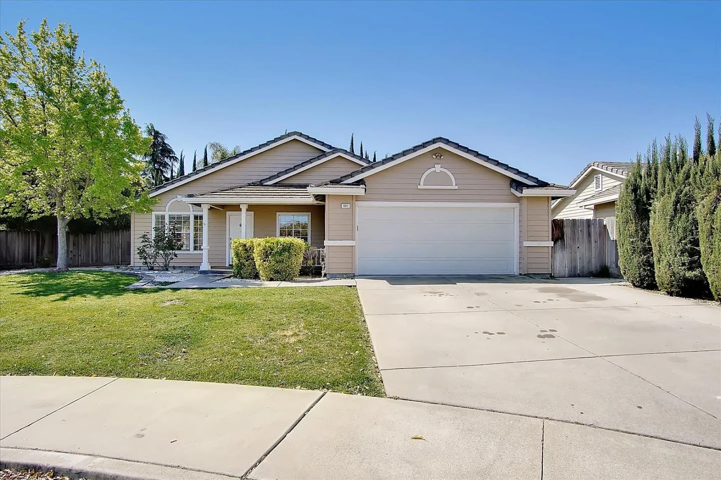 891 Del Mar Dr photo 1