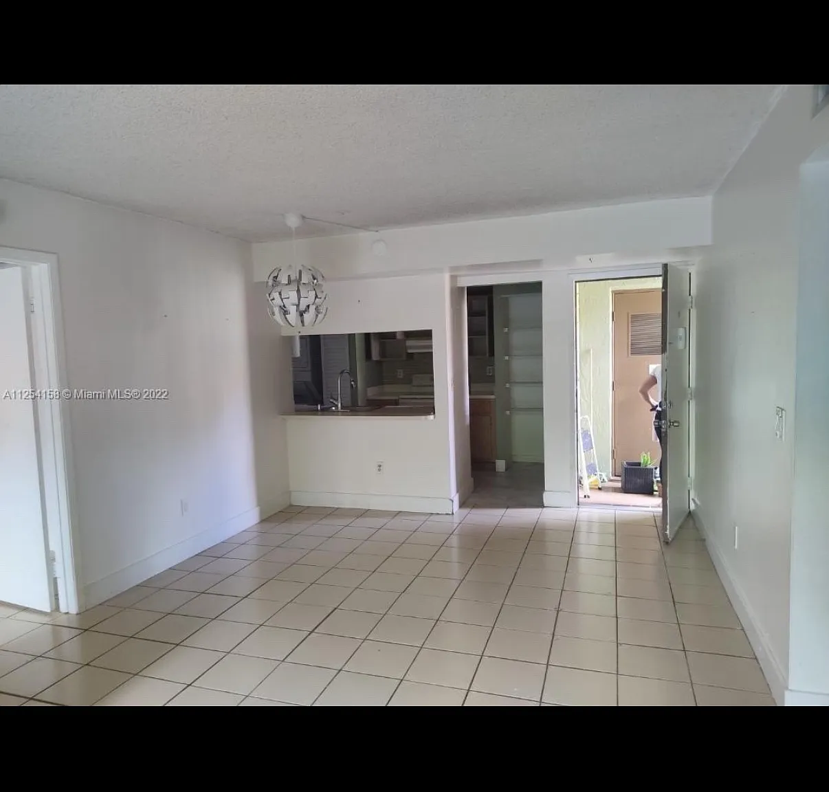3 bed, 1093 sqft, $2,550 — Photo 4