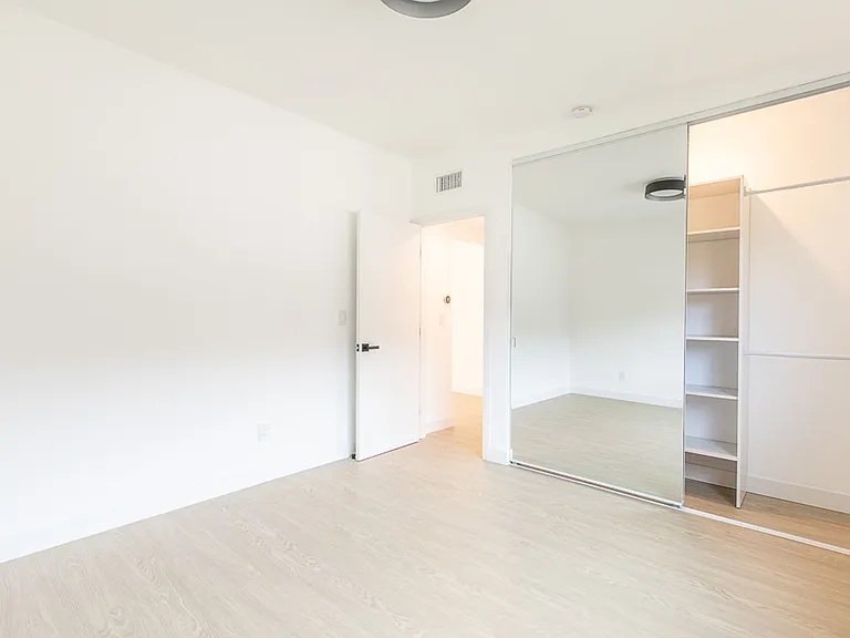 6133 Eleanor Ave — Photo 8