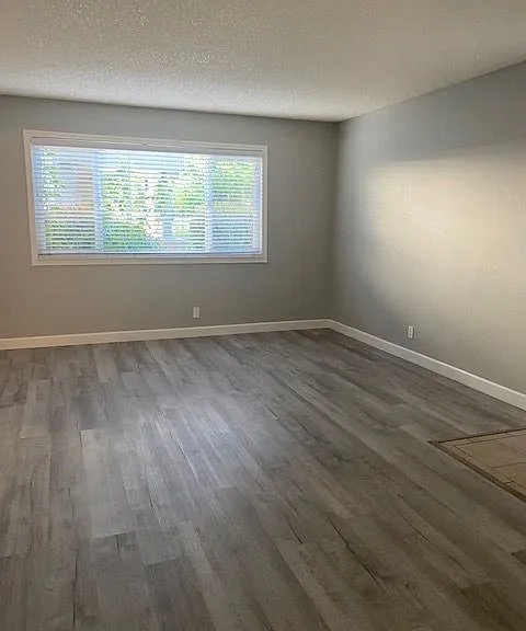 Shasta Villa Apartments — Photo 16