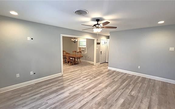 3rd image of 134 Hunt St