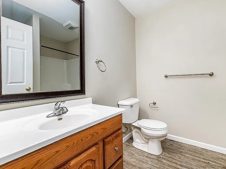 1043 Edina St — Photo 36