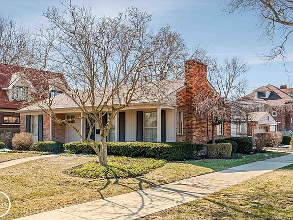 3rd image of 785 Barrington Rd