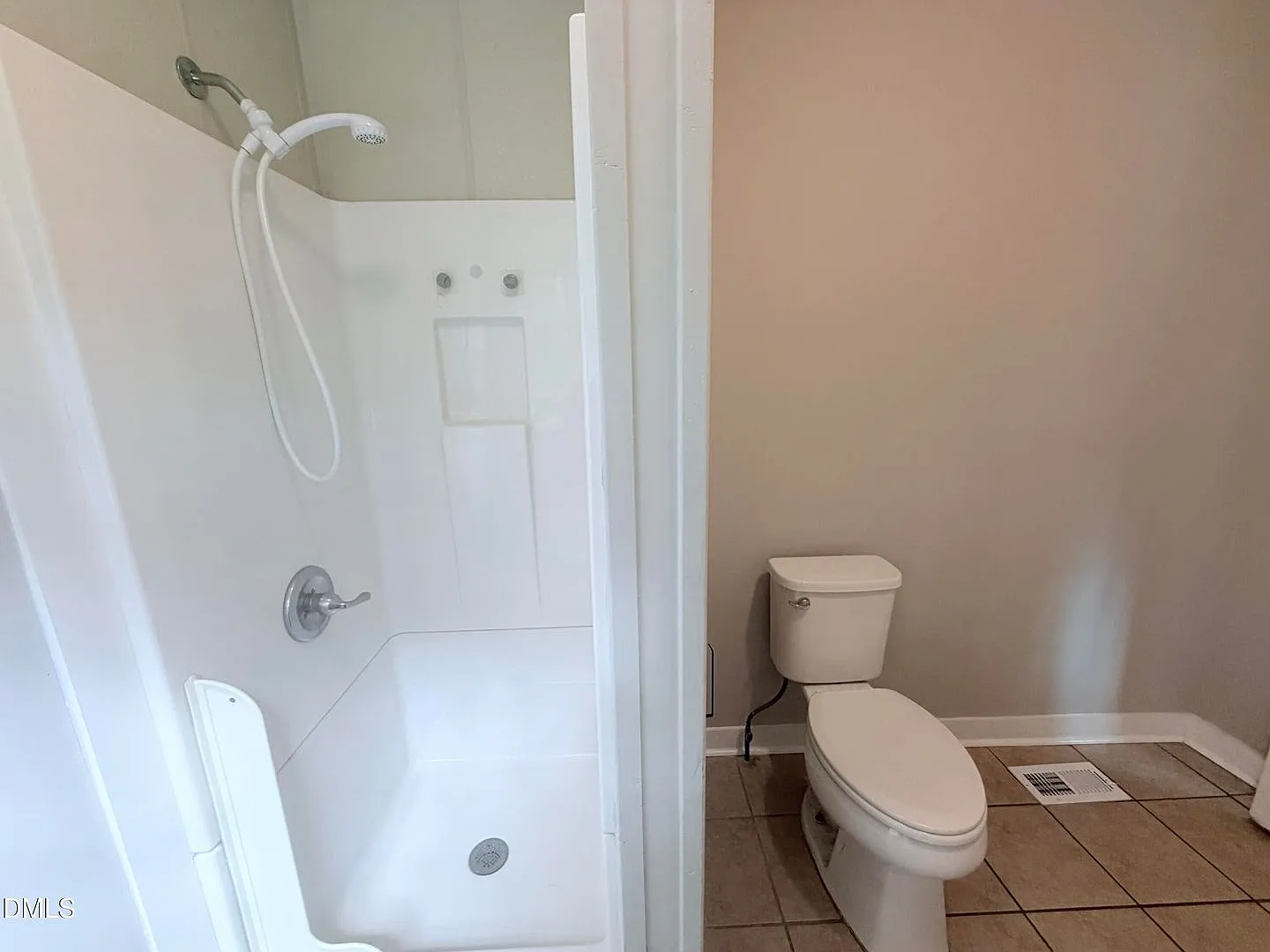 135 N West St — Photo 4