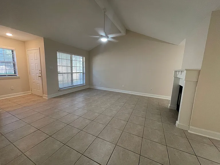 2916 Kathleen Ln — Photo 4