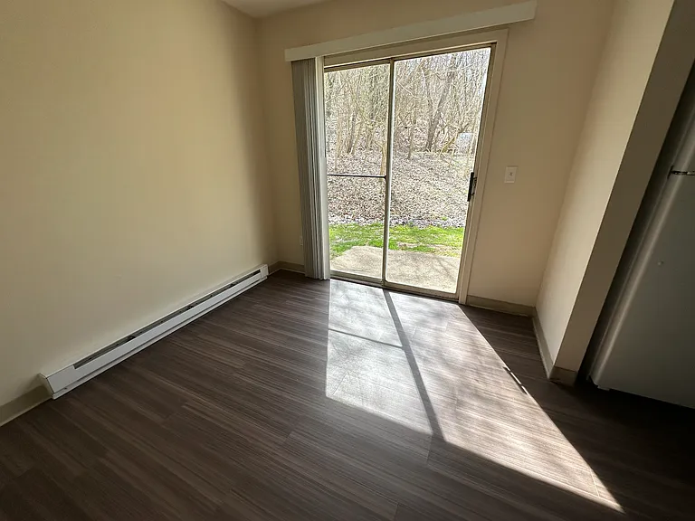 Pleasant Valley Apartments — Photo 10