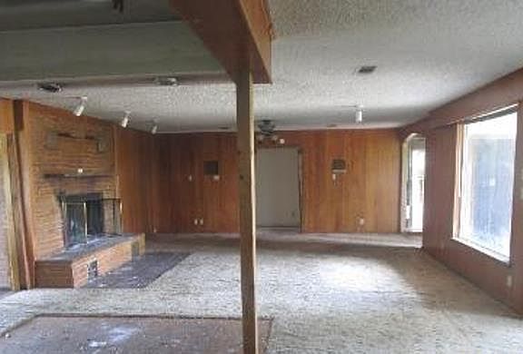 2nd image of 703 N Us Highway 175